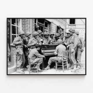 Affiche Debarquement Normandie - Soldats américains autour d’un piano à Barenton