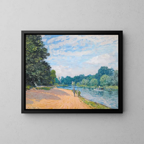La Tamise met de kerk van Hampton - Alfred Sisley — ingelijst kunstwerk aan de muur