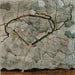 Herfstboom in de winderige lucht Winterboom - Egon Schiele — gepresenteerd in een interieur