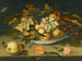 Natuurstudie met een Delftse kom met fruit op een rand met bloemen, insecten en een hagedis - Balthasar van der Ast — weergave van het kunstwerk