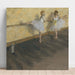 Reproductie van het schilderij Dansende ballerina's aan de bar - Edgar Degas