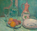 Natuurstudie met karaf, glas, fruit, borden, kop en koffiezetapparaat - Émile Bernard — weergave van het kunstwerk