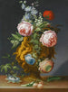 Natuurstudie van rozen en andere bloemen in een antieke vaas versierd met putti, alles op een rand - J. C. Sartori — weergave van het kunstwerk