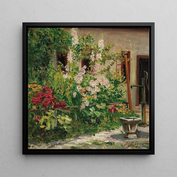 Jardin avant avec des roses trémières en fleurs - Marie Egner
