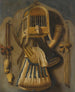 Een trompe-l'œil stilleven met een vogelkooi, een jachthoorn, een vogelfluit en andere jachtinstrumenten aan een muur - Johannes Leemans — weergave van het kunstwerk