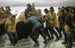 Vissers die een boot lanceren - Michael Ancher — weergave van het kunstwerk