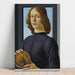 Reproductie van het schilderij portret van een jonge man die een medaillon vasthoudt - Sandro Botticelli