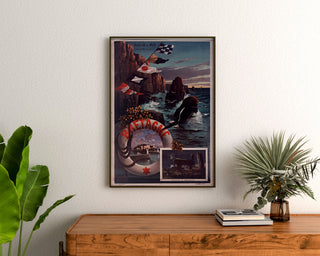 Vintage poster Bretagne – Belle-Île-en-Mer, Bretagne, ingelijst boven een houten ladekast, tussen planten.