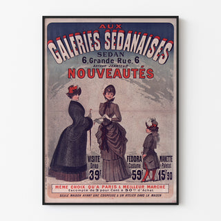 Vintage reclameposter Galeries sedanaises, Nouveautés, in een slank lijstje aan een lichte muur.