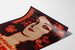Vintage reclameposter Perfumes Griet, gepresenteerd op een gebogen blad, perspectivisch gezien.