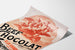 Vintage poster Beef Chocolat, chocolaterie de la Drôme, gepresenteerd op een licht gebogen vel, perspectivisch gezien.