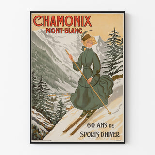 Vintageposter Chamonix, 60 jaar wintersport, in een smal lijstje aan een lichte muur.