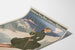 Vintageposter Chamonix, wintersport PLM, gepresenteerd op een gebogen vel, perspectivisch gezien.