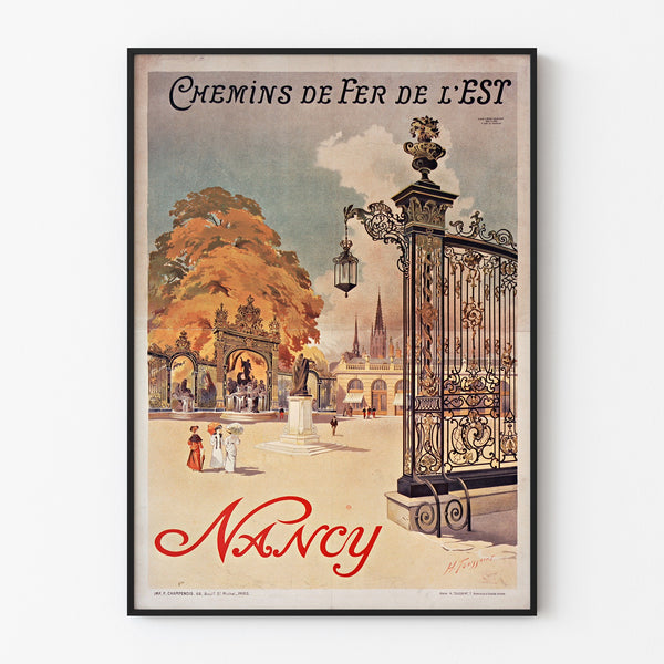 Vintage affiche Nancy, Chemins de fer de l’Est, weergegeven in een dunne lijst aan een lichte muur.