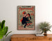 Vintage poster Nîmes, liefdadigheidsfeesten, ingelijst boven een houten dressoir, tussen planten.