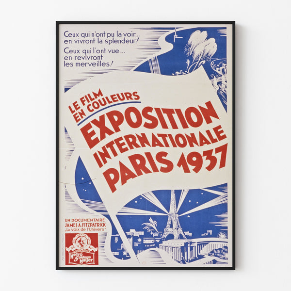 Vintageposter Parijs 1937, internationale tentoonstelling, in een smal lijstje aan een lichte muur.