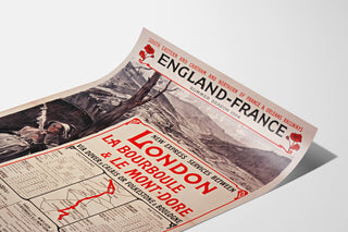 Vintage poster South Eastern, England-France, gepresenteerd op een licht gebogen blad, perspectiefweergave.