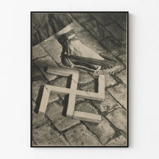 espadrille-ecrasant-une-croix-gammee-affiche