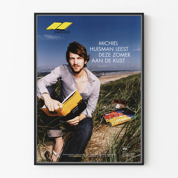 michiel-huisman-leest-deze-zomer-aan-de-kust