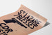 Stadsposter St Lazare 7 Gewonden - Typografisch ontwerp en illustratie van pistool